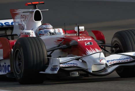 Jarno Trulli kan meget vel blive nød til at se sig om efter en ny arbejdsplads, hvis rygterne om Toyota's exit fra Formel 1 er sande